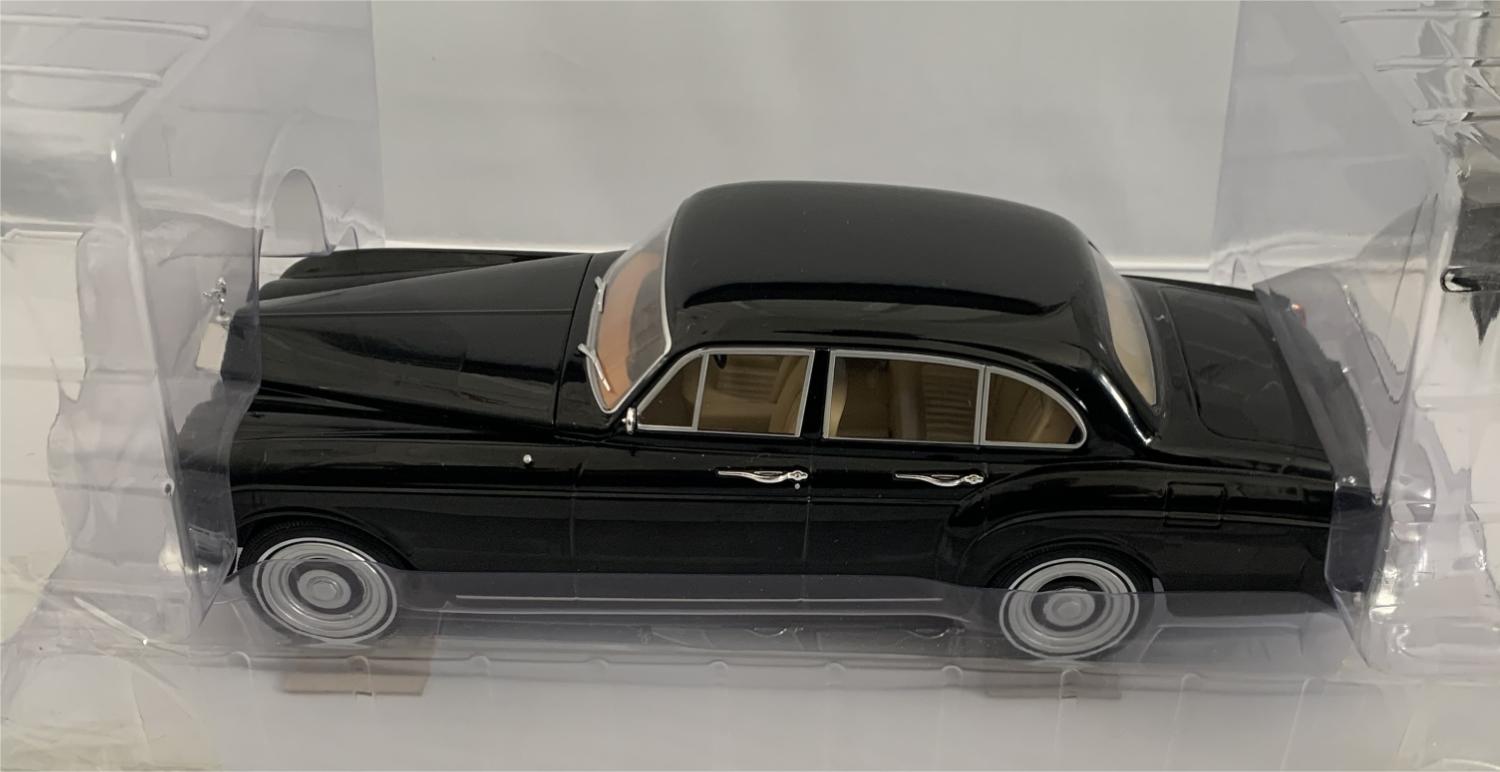 Rolls Royce Silver Cloud III Flying Spur in black 1:18 scale model from Model Car Group