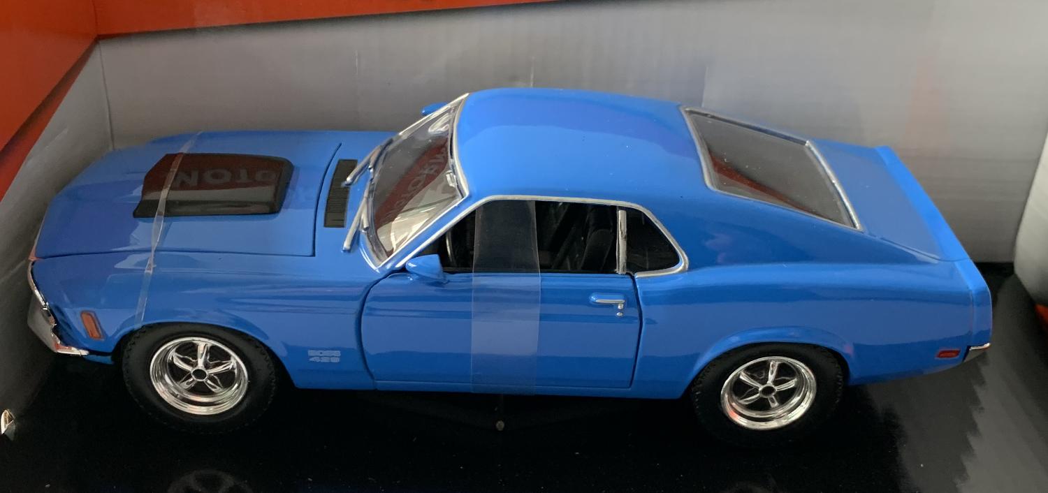 Ford Mustang Boss 429 1970 in blue 1:24 scale model from motormax