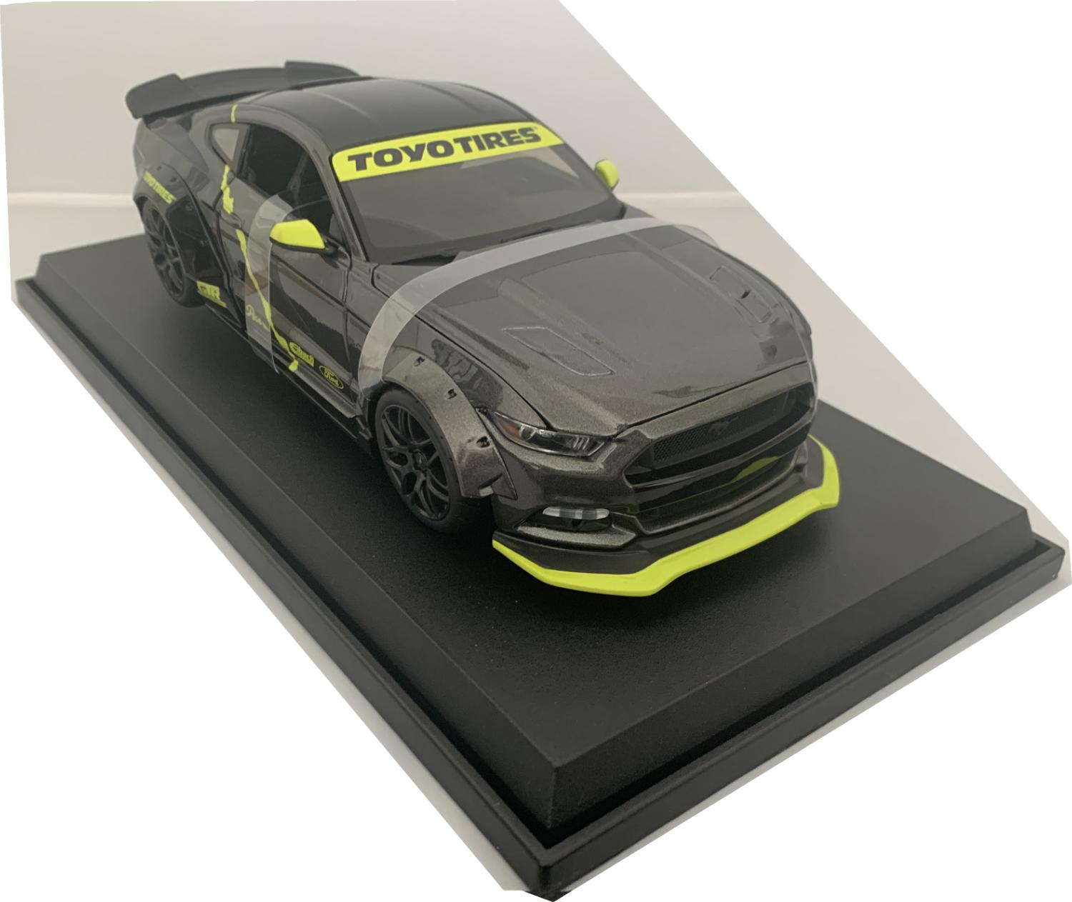 Ford Mustang 5.0 GT 2015 in dark grey / yellow 1:18 scale diecast model from Maisto Design, modern muscle cars
