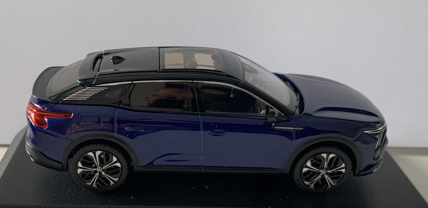 An excellent scale model of a Citroen C5X decorated in magnetique blue with black panoramic roof, rears spoilers, tinted windows