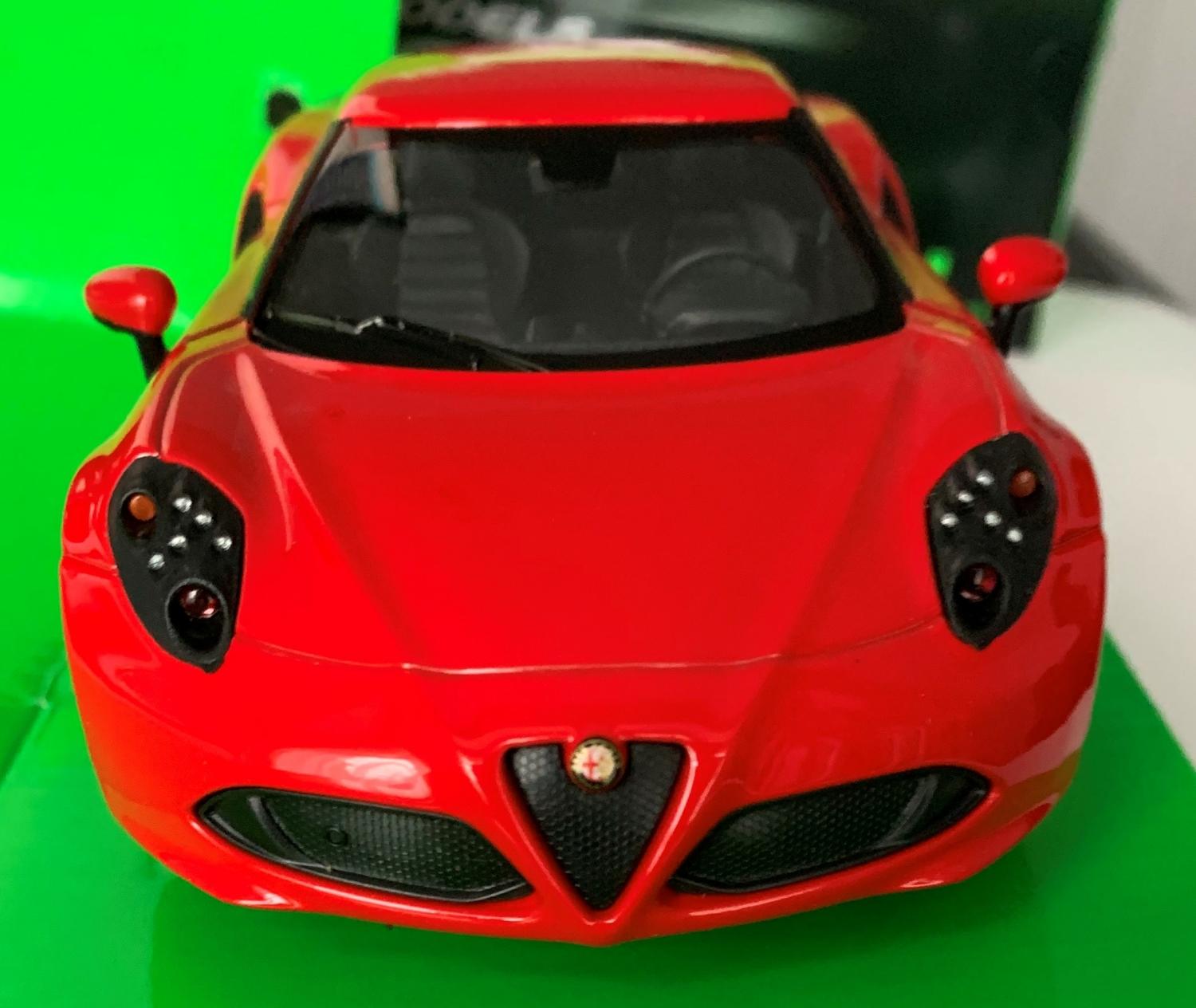 Alfa Romeo 4C in red 1:24 scale model from Welly