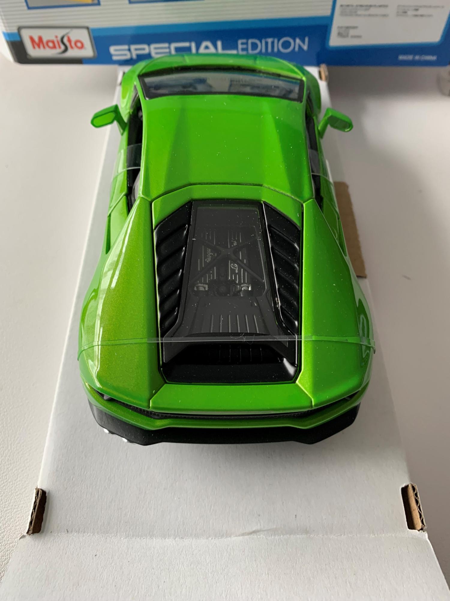 Lamborghini Huracan LP 610-4 in green 1:24 scale model from Maisto