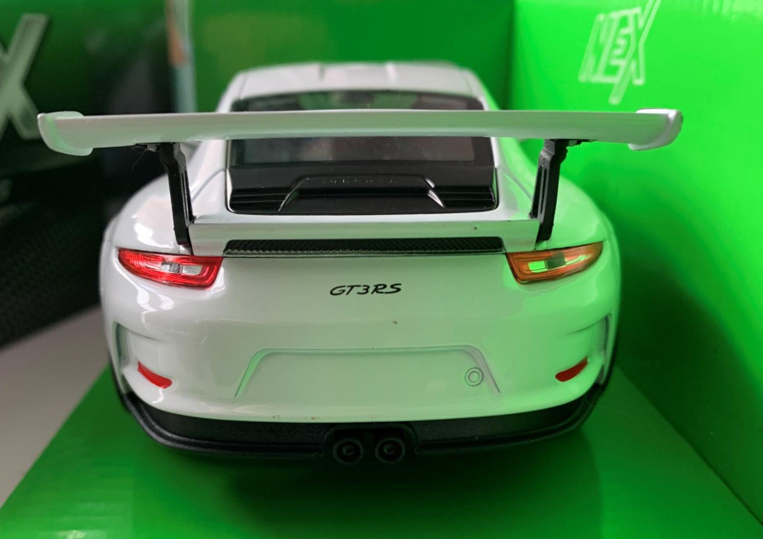 Porsche 911 GT3 RS 2016 in white 1:24 scale model from Welly