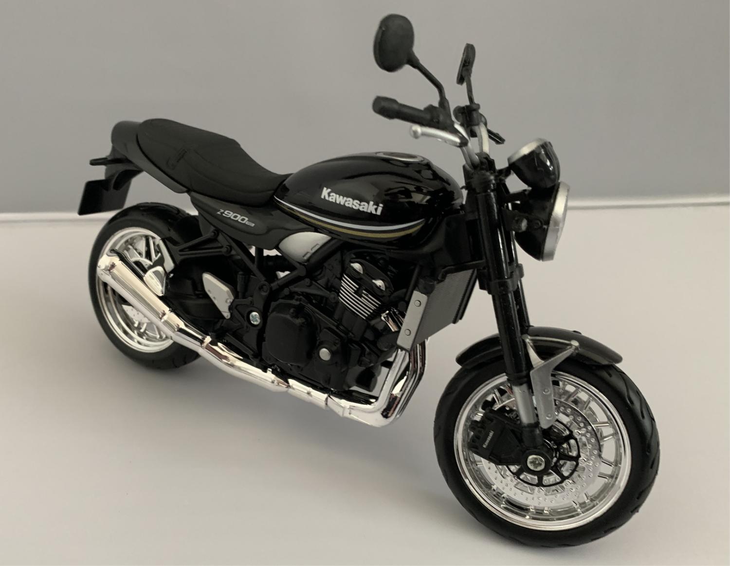 Kawasaki Z900RS in black 1:12 scale model from Maisto