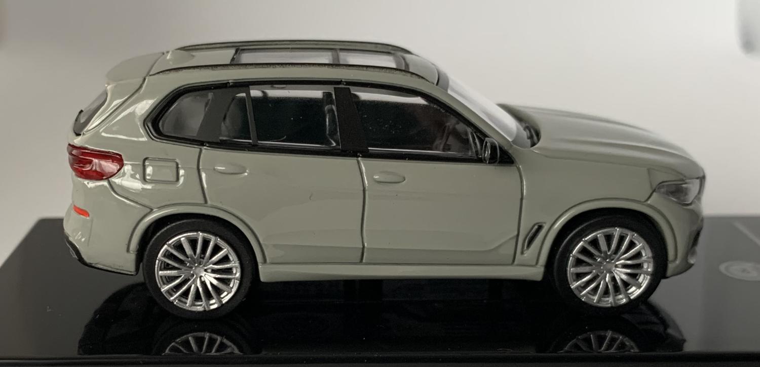 MW X5 in nardo grey 1:64 scale model from Paragon Models