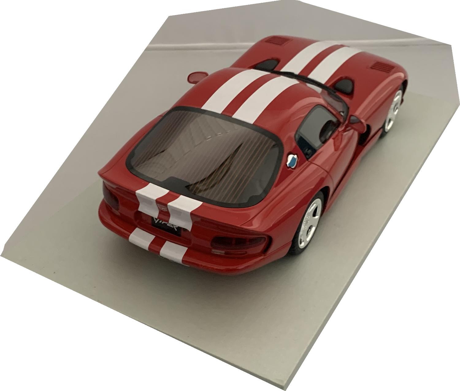 An excellent scale model of the Dodge Viper GTS, The car is approx. 24.5 cm long and the presentation box is 3 cm long