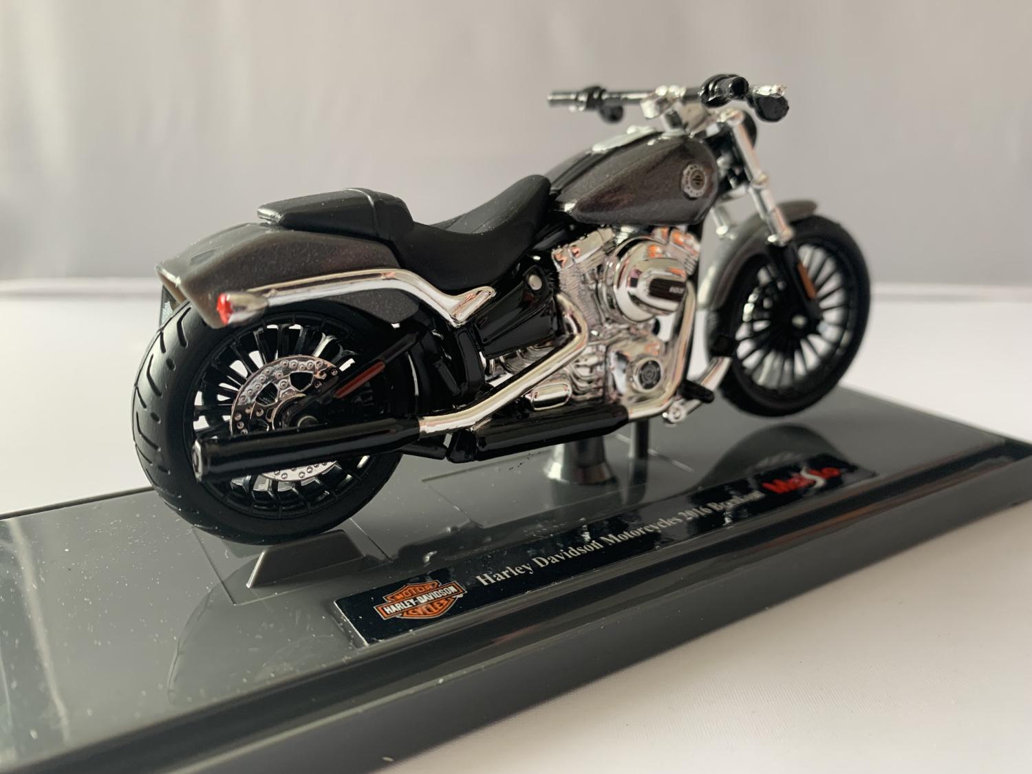 Harley Davidson 2016 Breakout in metallic grey 1:18 scale motorcycle  model from Maisto, MAI20112