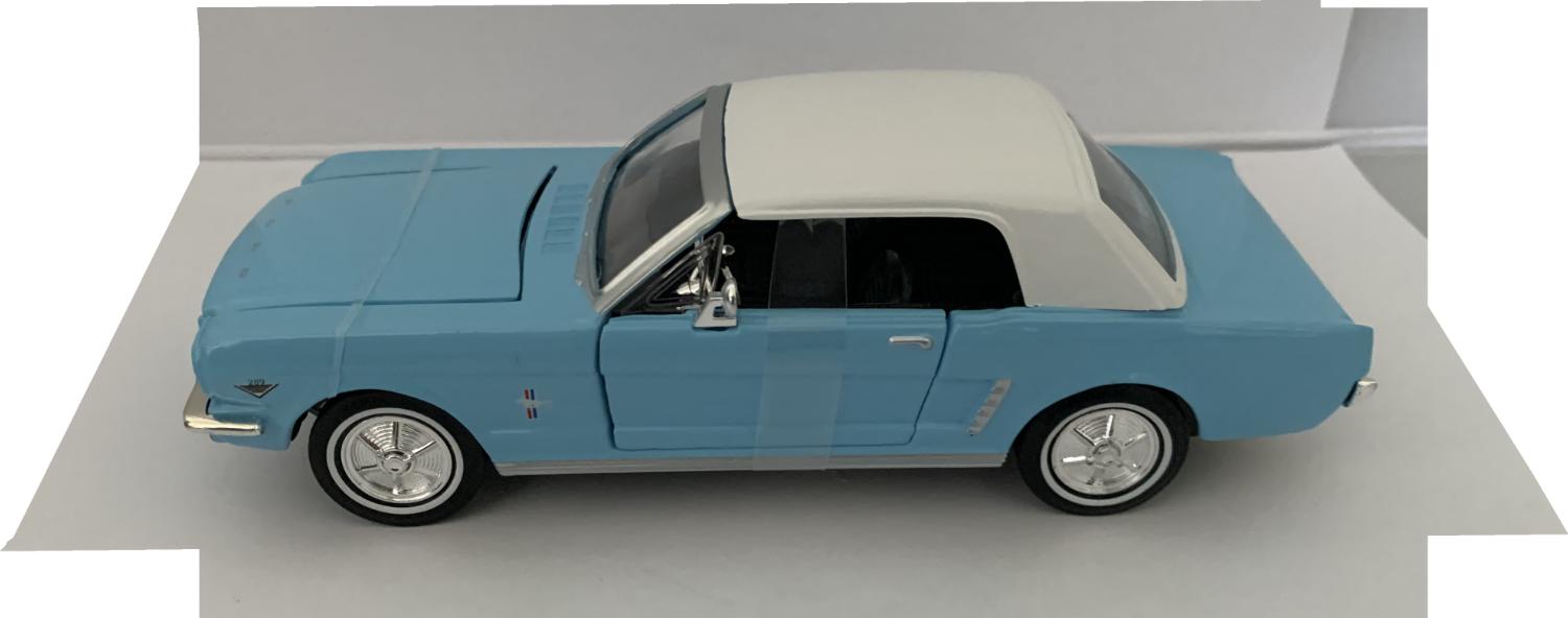 A good reproduction of the Ford Mustang ½ with detail throughout, all authentically recreated.  The model is presented James Bond 007 60 Years of Bond window display box, the car is approx. 19 cm long and the presentation box is 24.5 cm