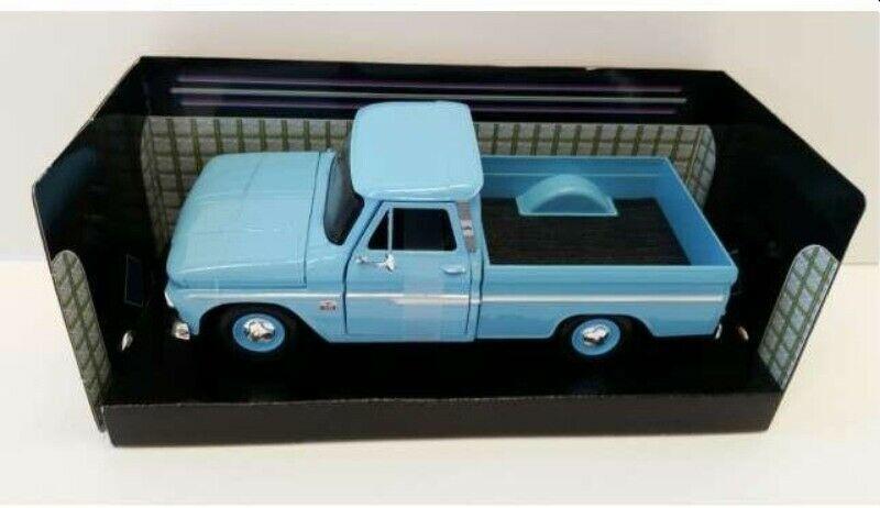 Chevy C10 Fleetside Pickup 1966 in light blue 1:24 scale model from Motormax