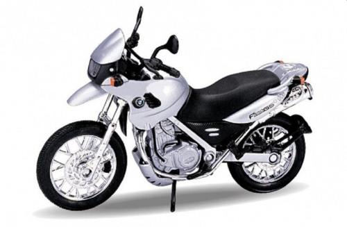 BMW F650 GS in silver 1:18 scale motorbike model from Welly, 12146