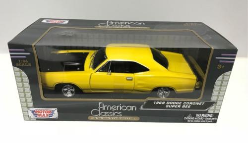 Dodge Coronet Super Bee, 1969 in yellow with black bonnet, 1:24 scale model from motor max