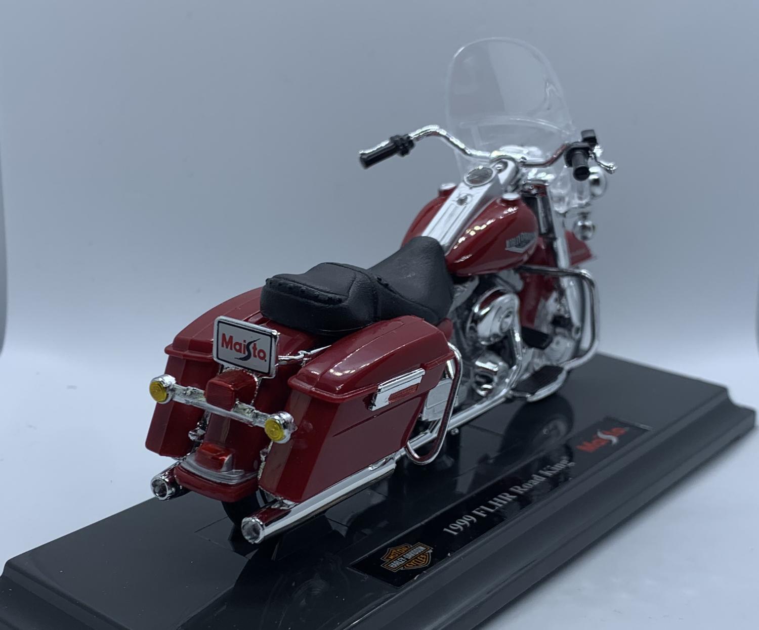 Harley Davidson 1999 FLHR Road King in Red 1:18 scale model from Maisto, 20111