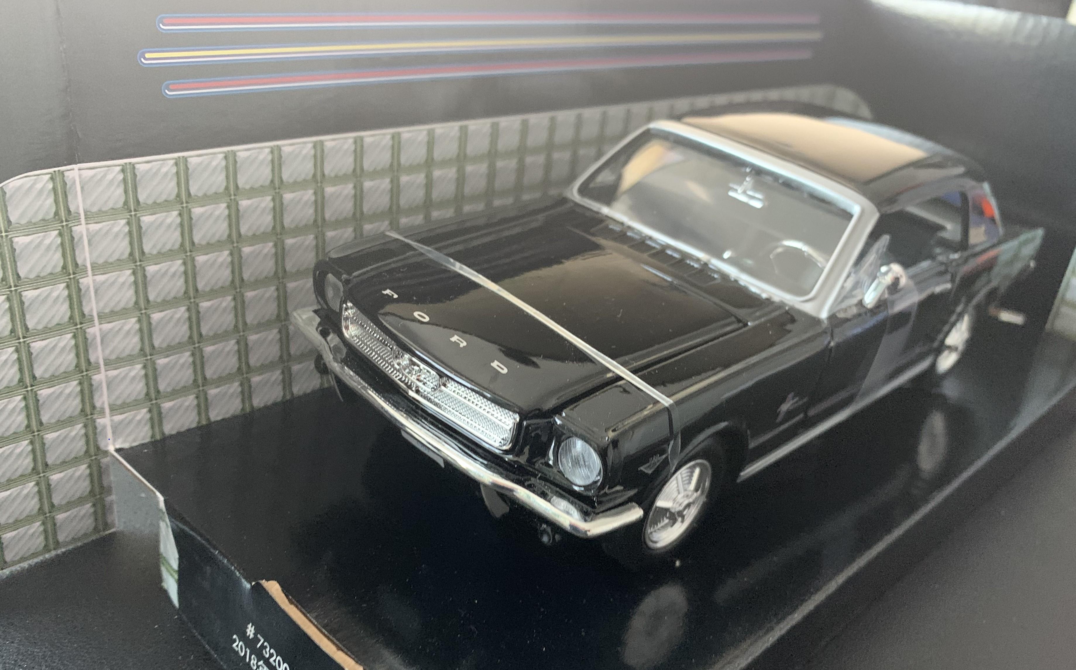 Ford Mustang Hard Top 1964 1/2 in black 1:24 scale model from Motormax