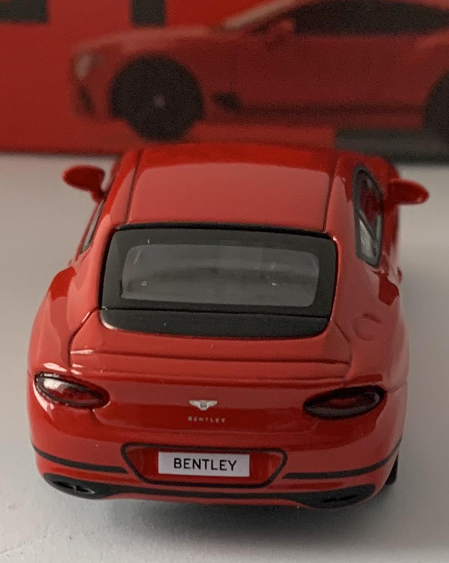 A good reproduction of the Bentley Continental GT with detail throughout, all authentically recreated. The model is presented in a box, the car is approx. 7.5 cm long and the box is 10 cm long