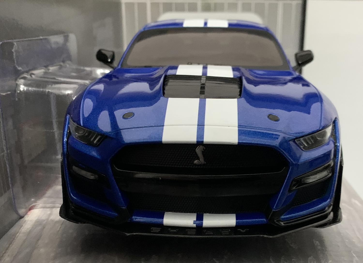 An excellent scale model of the Ford Mustang Shelby GT500 Fast Track with high level of detail throughout, all authentically recreated.  Model is presented in a window display box.  The car is approx. 26 cm long and the presentation box is 34 cm long