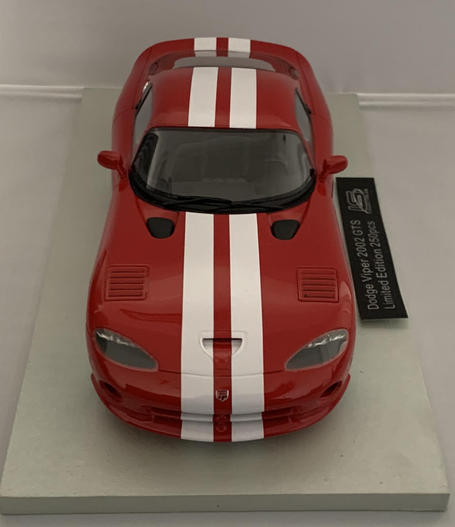 Dodge Viper GTS 2002 in red 1:18 scale Resin model from LS Collectibles
