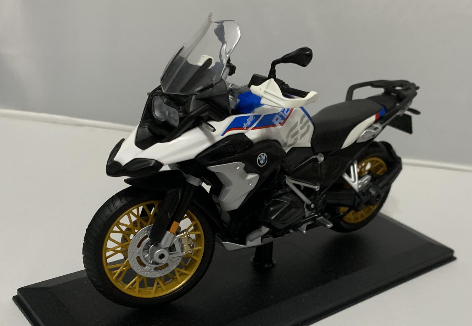 BMW R1250 GS in white & blue 1:12 scale motorbike model from Maisto