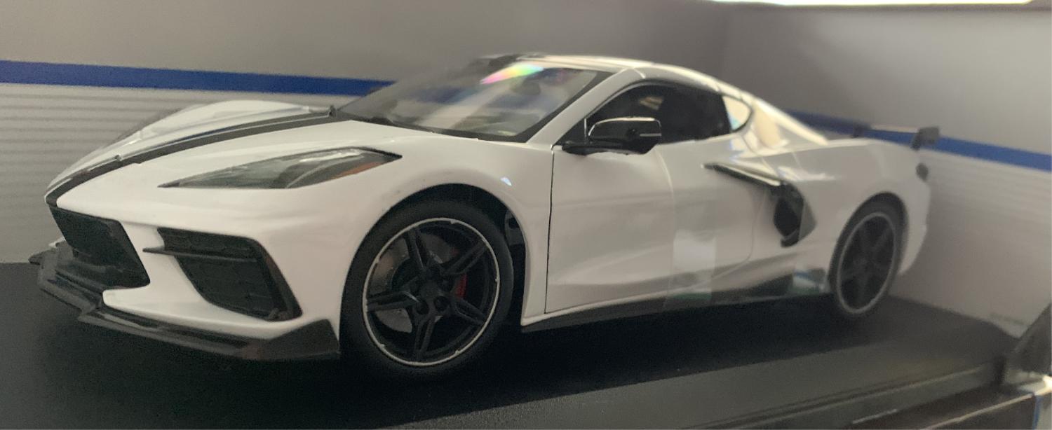 Chevrolet Corvette Stingray Coupe (High Wing) 2020 in white 1:18 scale model from Maisto, 31455W