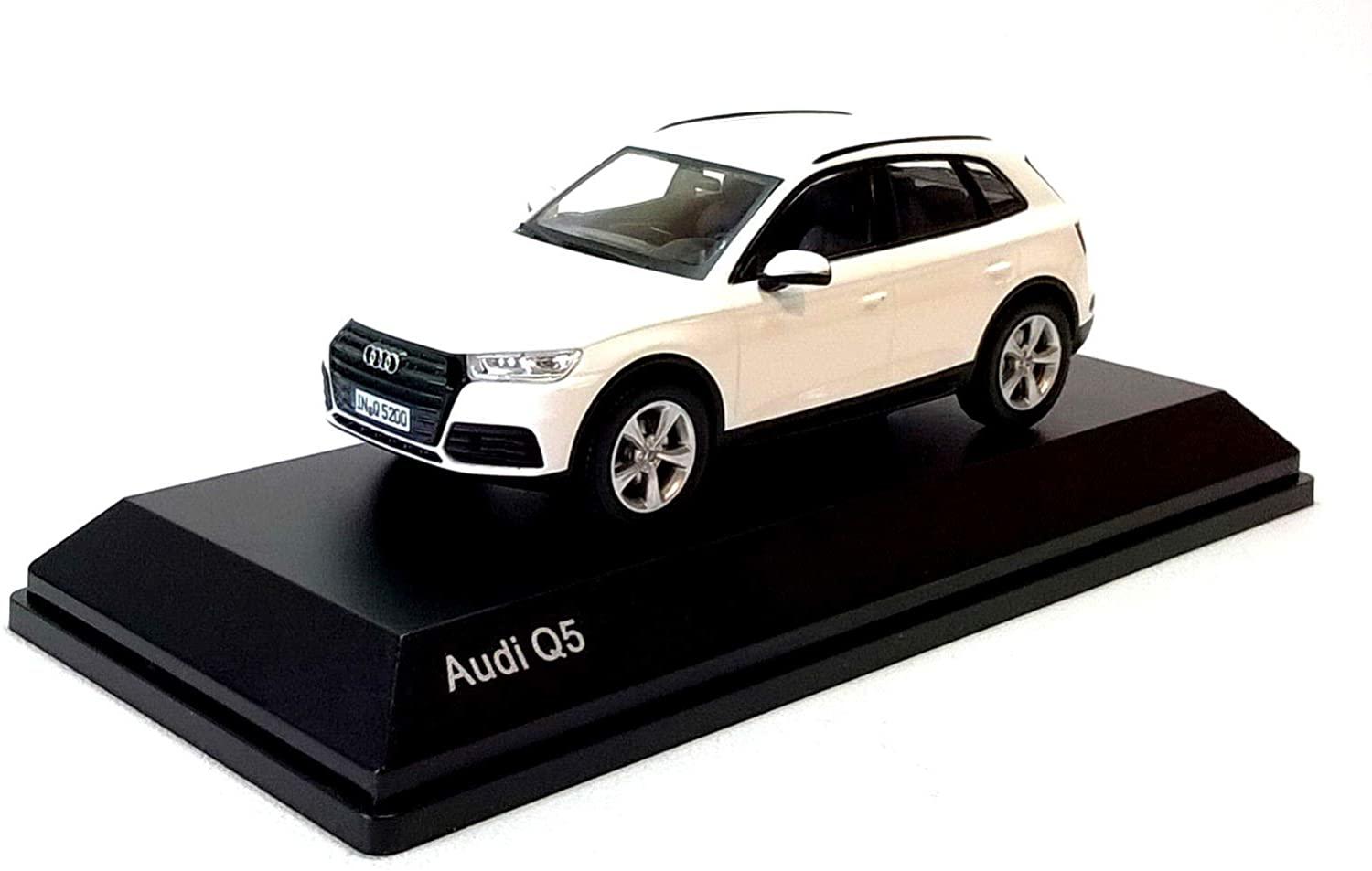 Audi Q5 , ibis white, 1:43 scale model, iSCALE, AUD5011605631