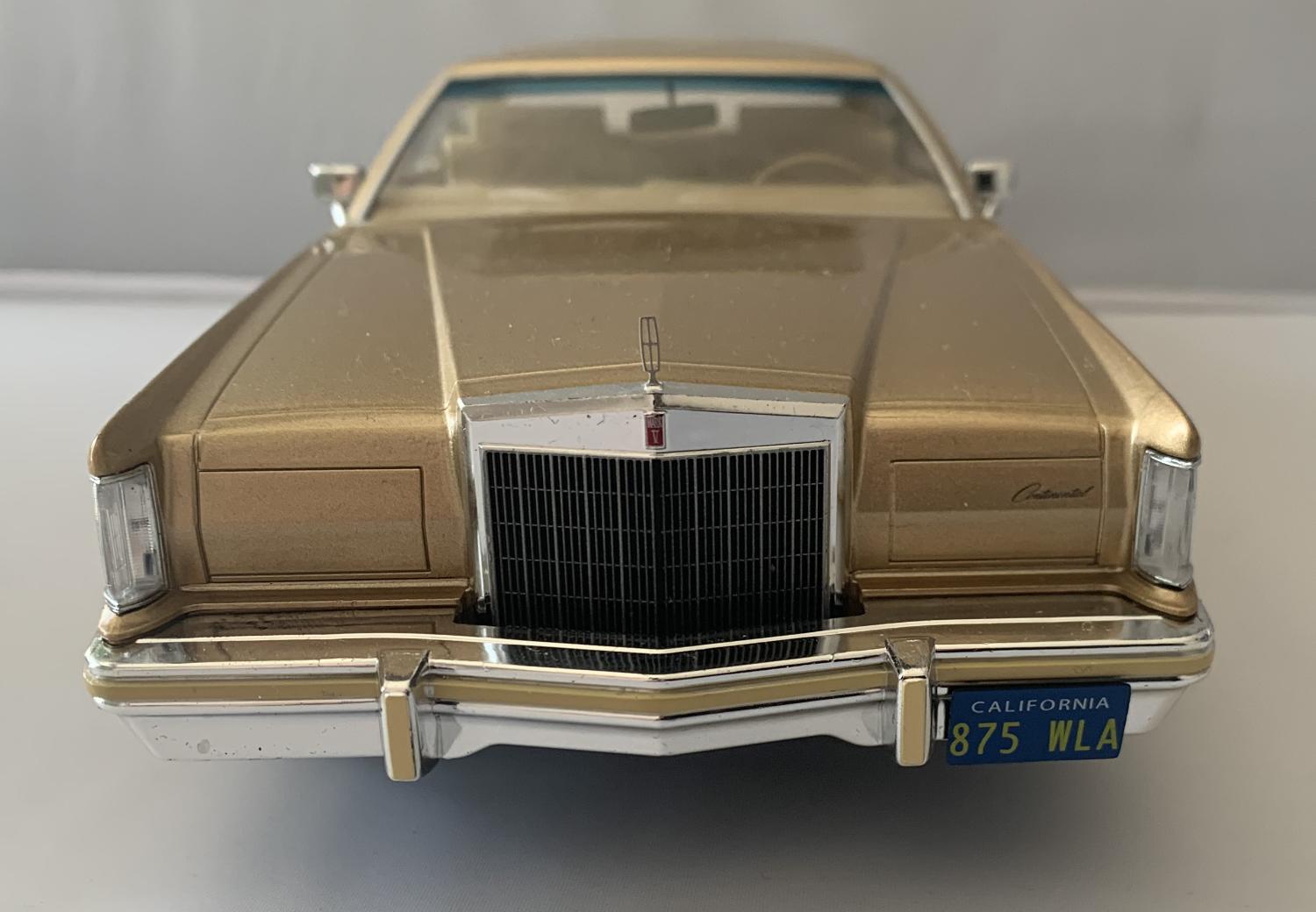 Lincoln Continental mk5 1977 in gold 1:18 scale model from Model Car Group, 18216