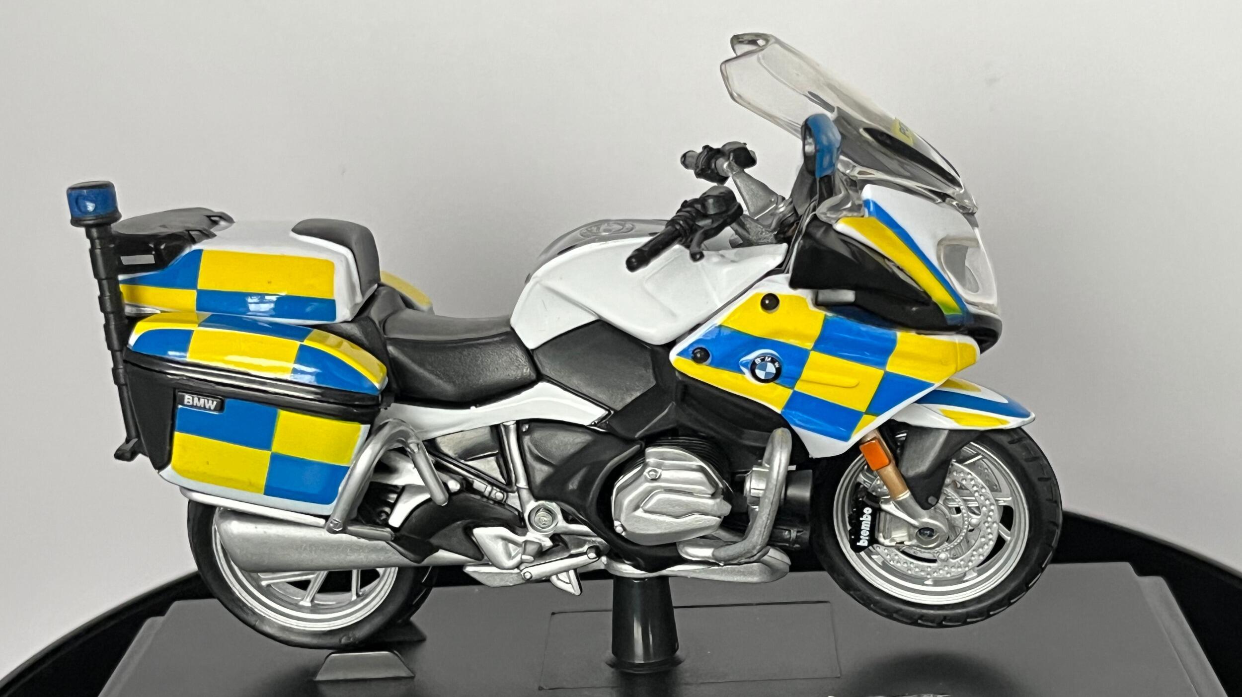 BMW R 1200 RT Police Authority UK, 1:18 scale motorbike model from Maisto, MAi15953