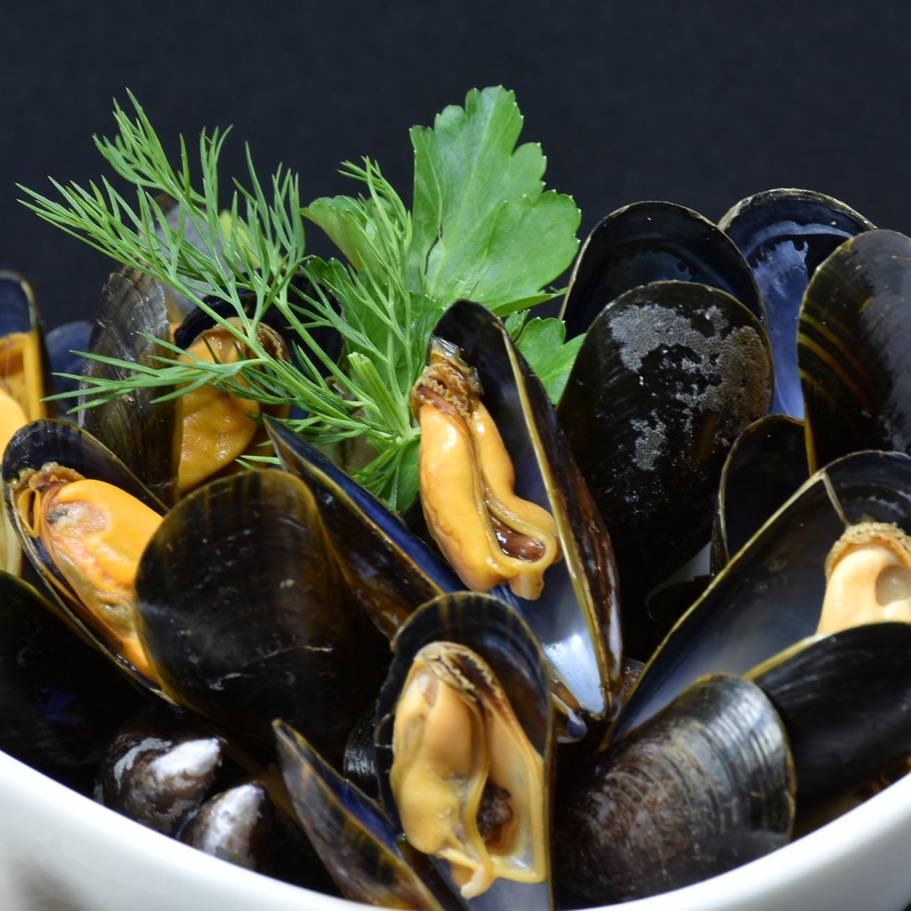 A bowl of mussels