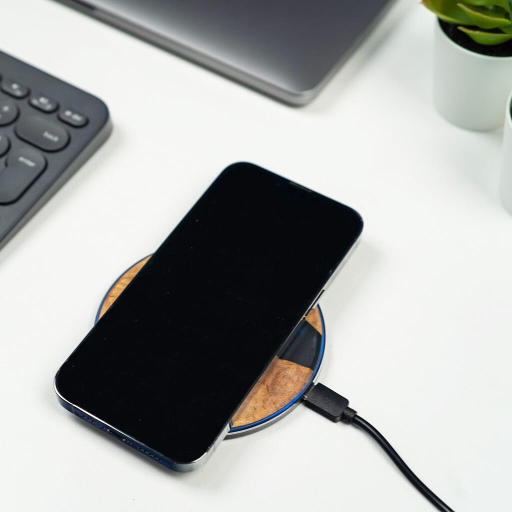 Wireless Resin Wood Charger Qi Fast Charge For Apple iPhones and Android Compatible