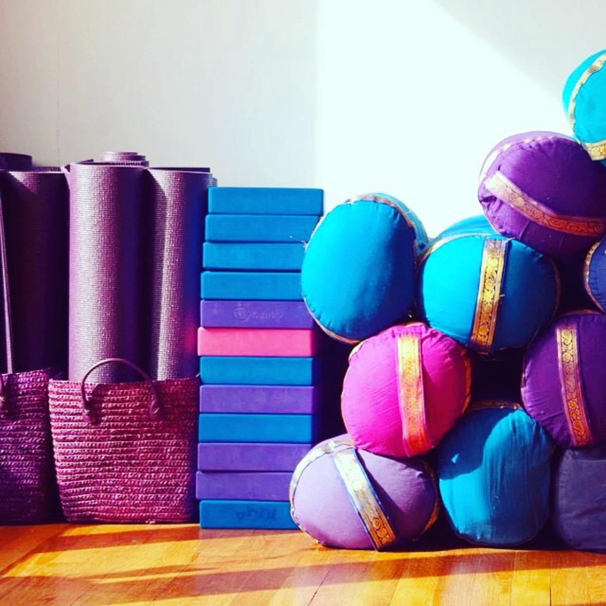 Understanding Props - How to use a Yoga Bolster - Blog - Yogamatters, bolster  yoga 