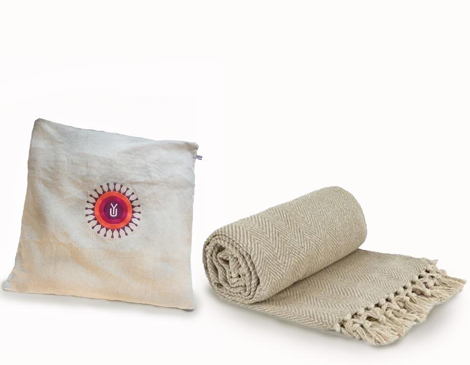 Yoga united cushion with recycled cotton blanket