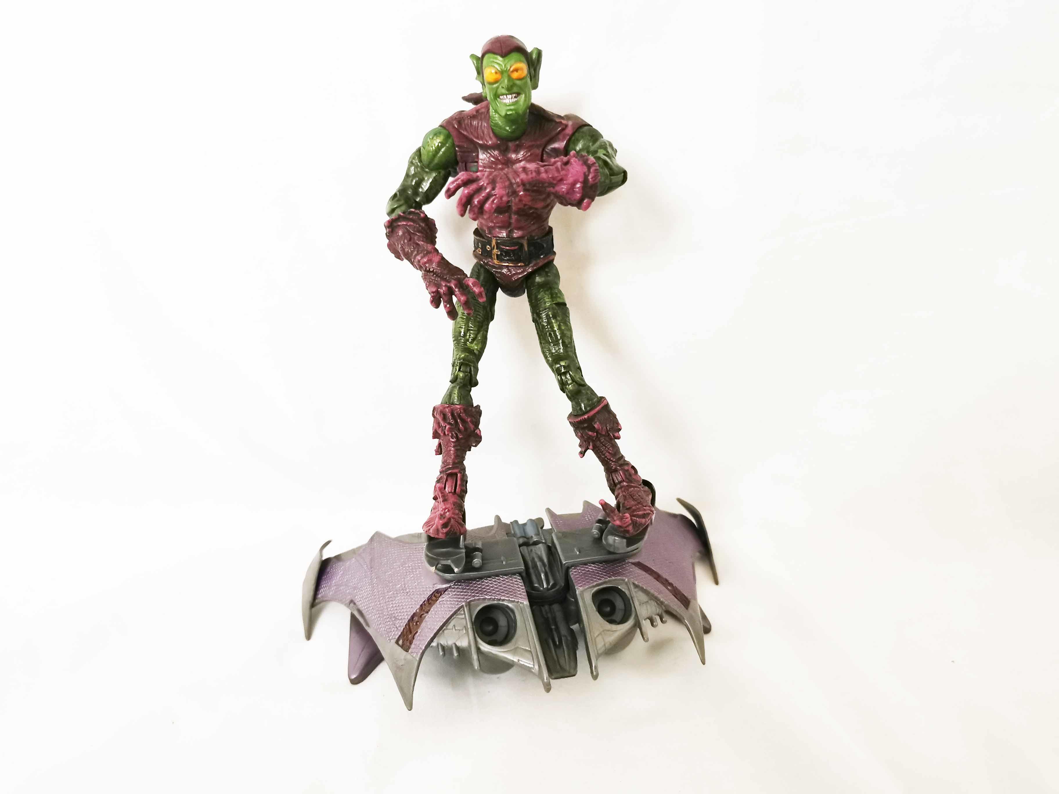 Green Goblin with Goblin Glider Marvel Legends Action Figure 6 Scale Action Figure Toybiz