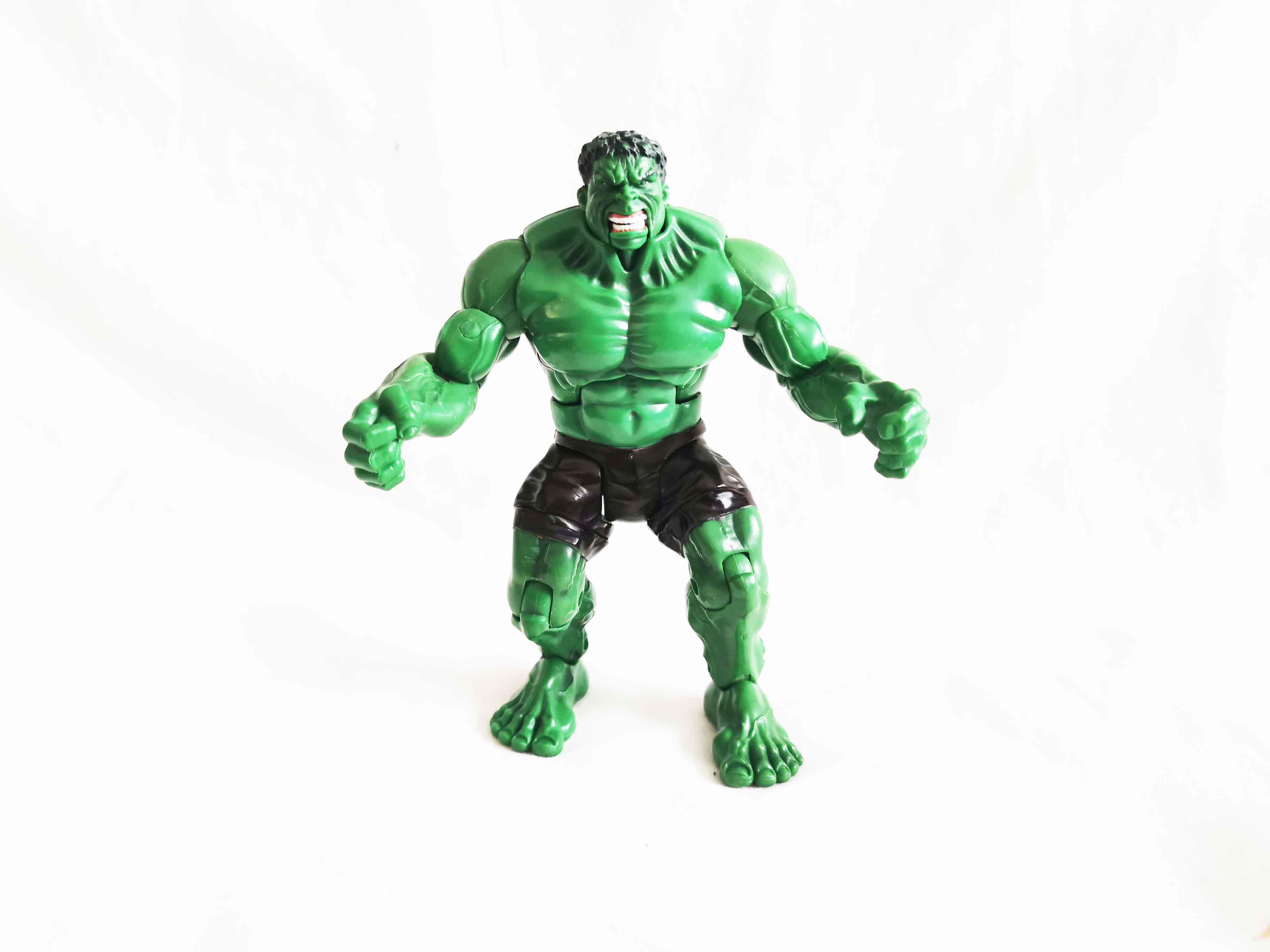 Incredible Hulk Statue Figure Toy 9”