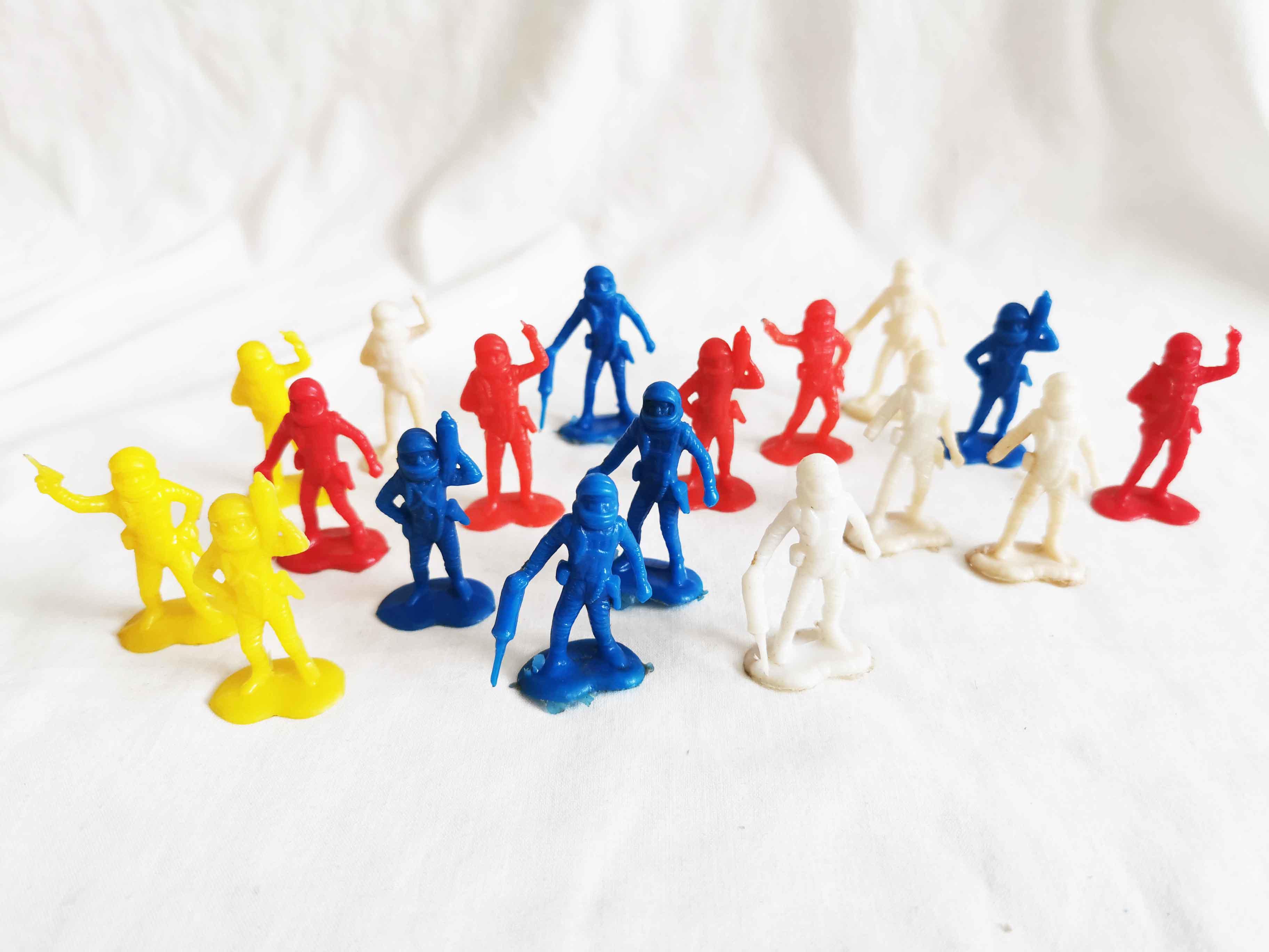 Plastic Spacemen small Figures collection Vintage 2 Scale 1960s