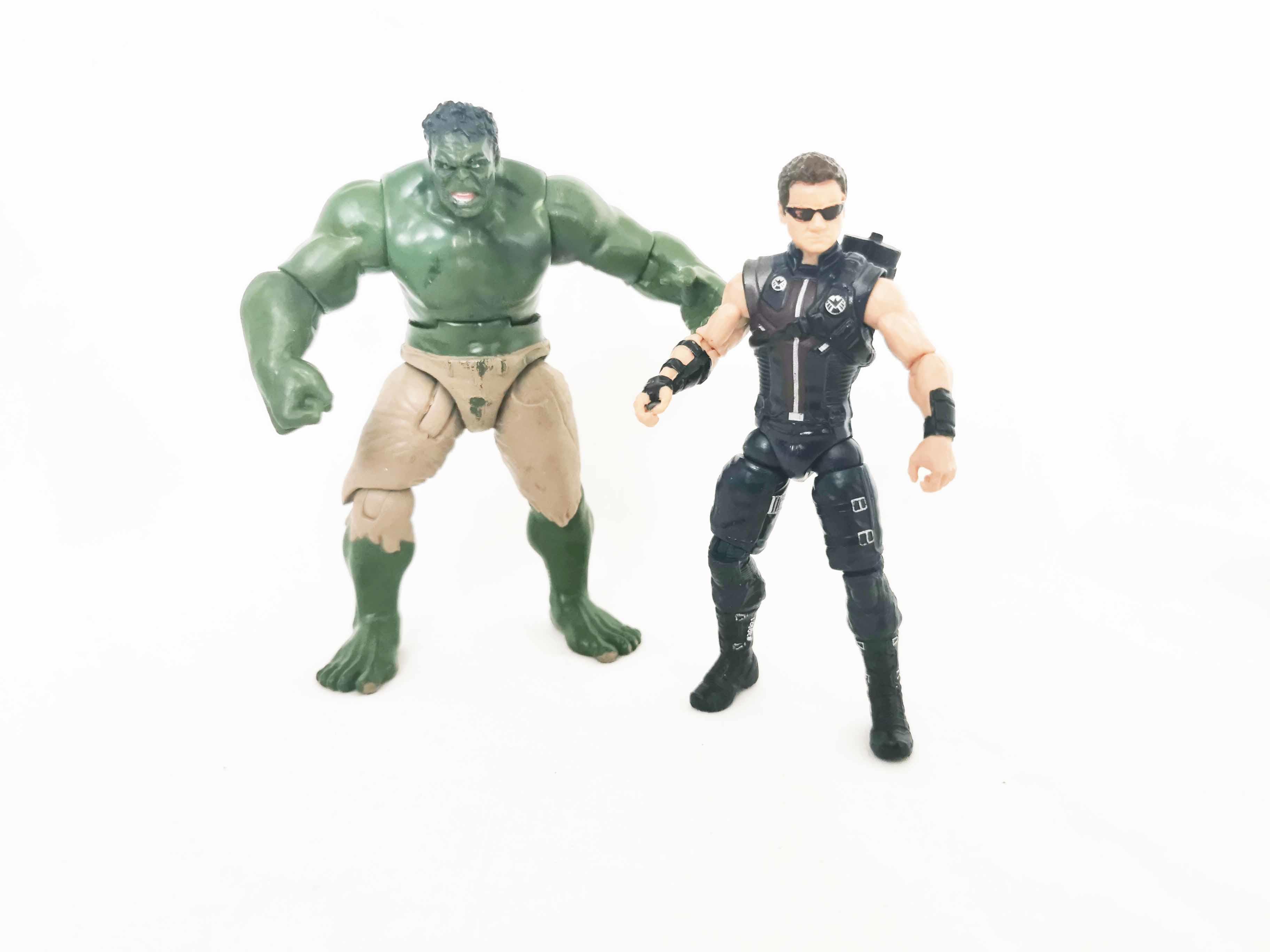 The Hulk and Hawkeye Marvel Universe Avengers Action figures 3.75 inch