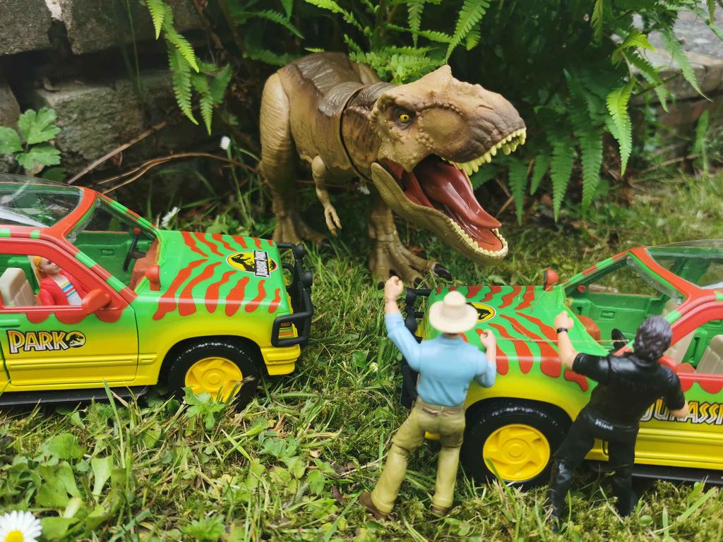 Jurassic Park Tyrannosaurus Rex Action Figures "The Attack"
