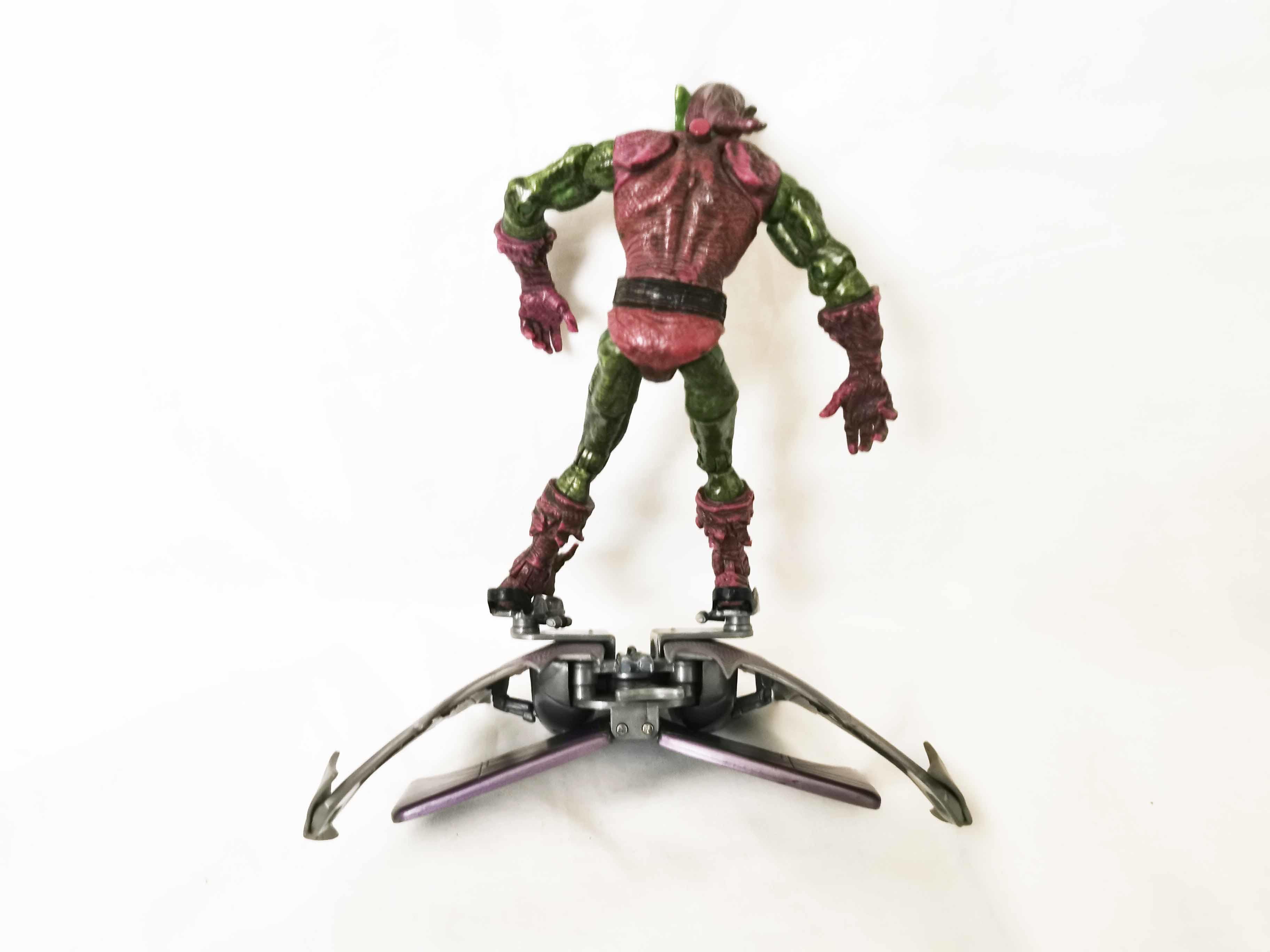 Green Goblin with Goblin Glider Marvel Legends Action Figure 6 Scale Action Figure Toybiz