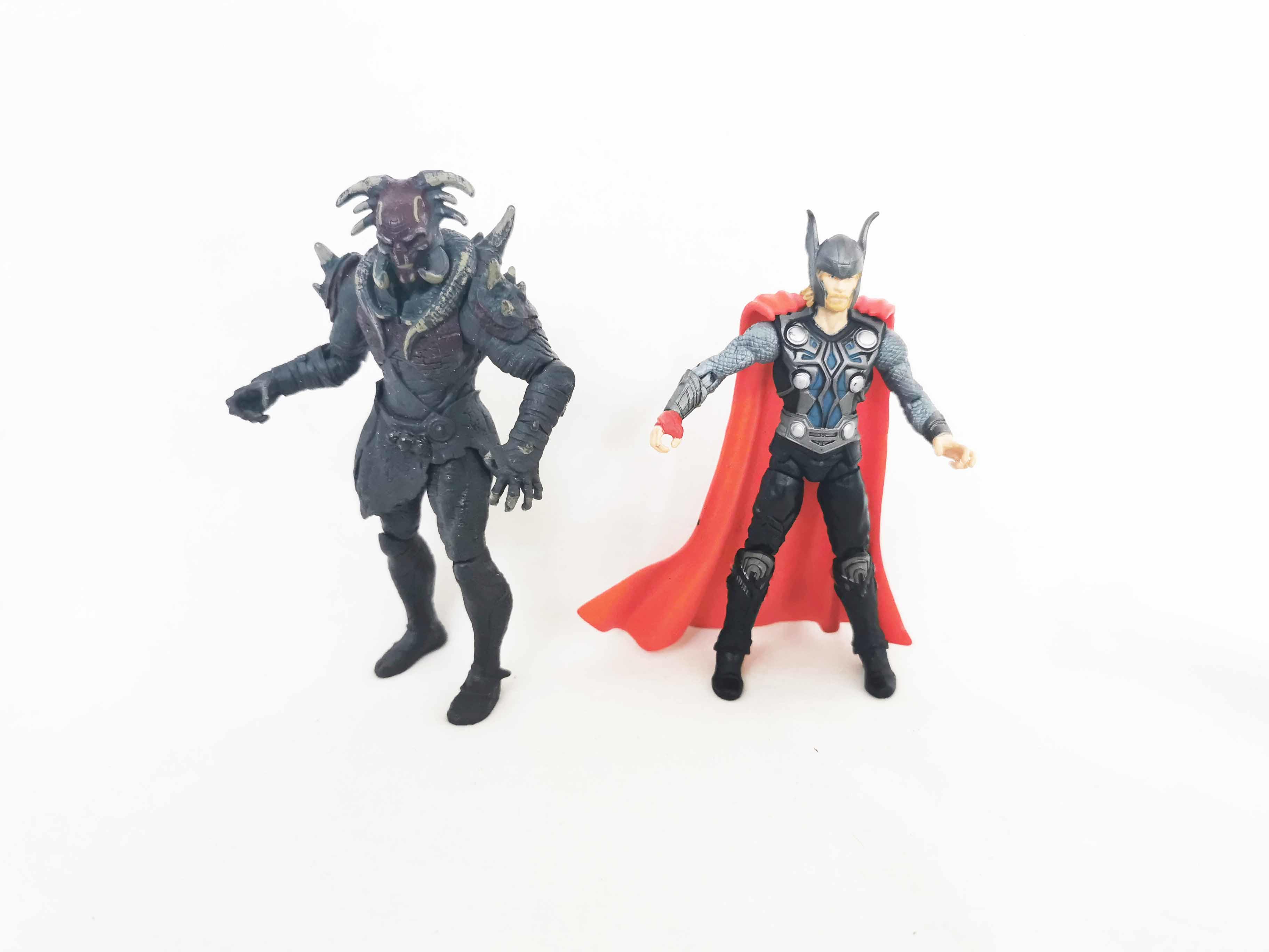Kurse and Thor Marvel Universe Avengers Action Figures 3.75" scale Hasbro