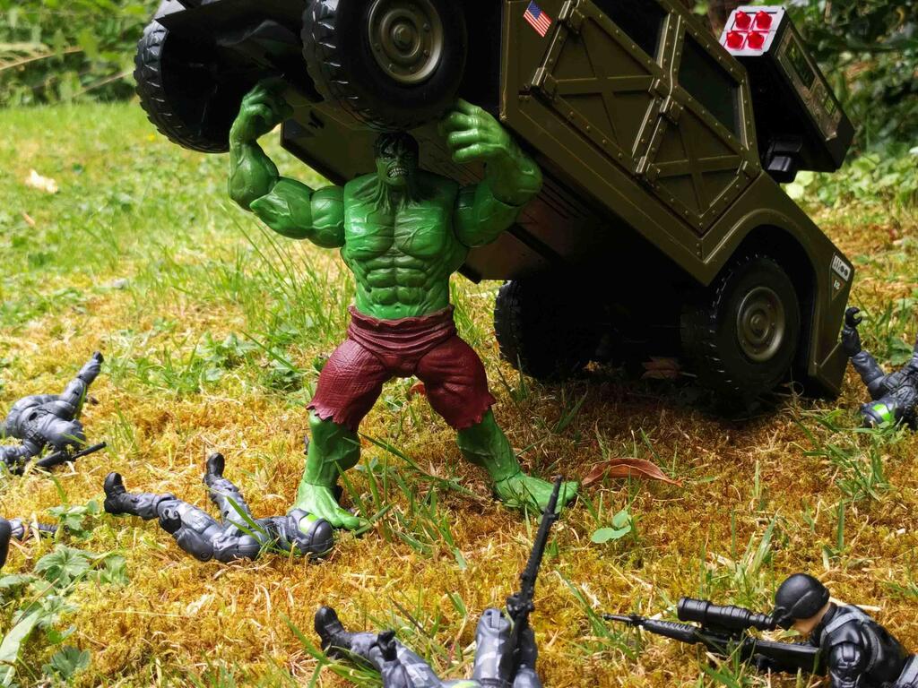 Hulk vs Hulkbuster Team Marvel Universe 3.75 Awesome Action Figures UK