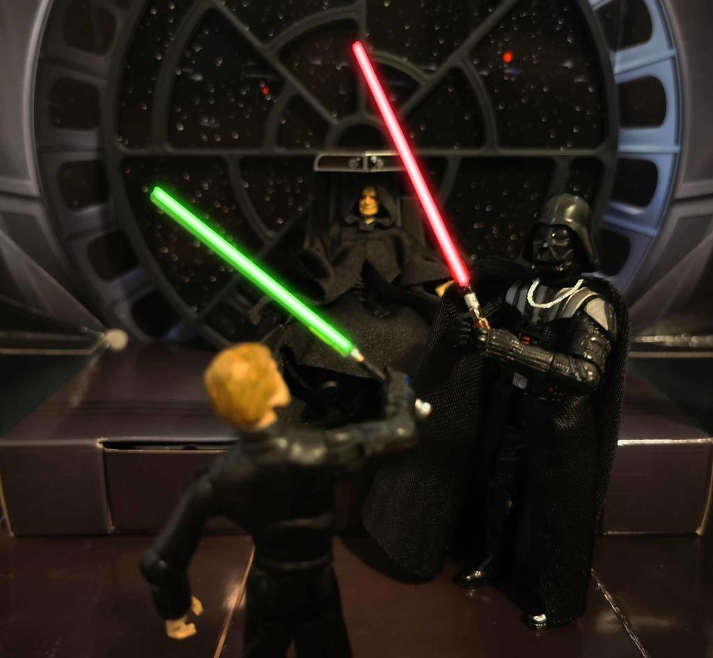 Star Wars Vintage Collection Darth Vader  Luke Skywalker Emperor's Throne Room 3.75 Action Figures