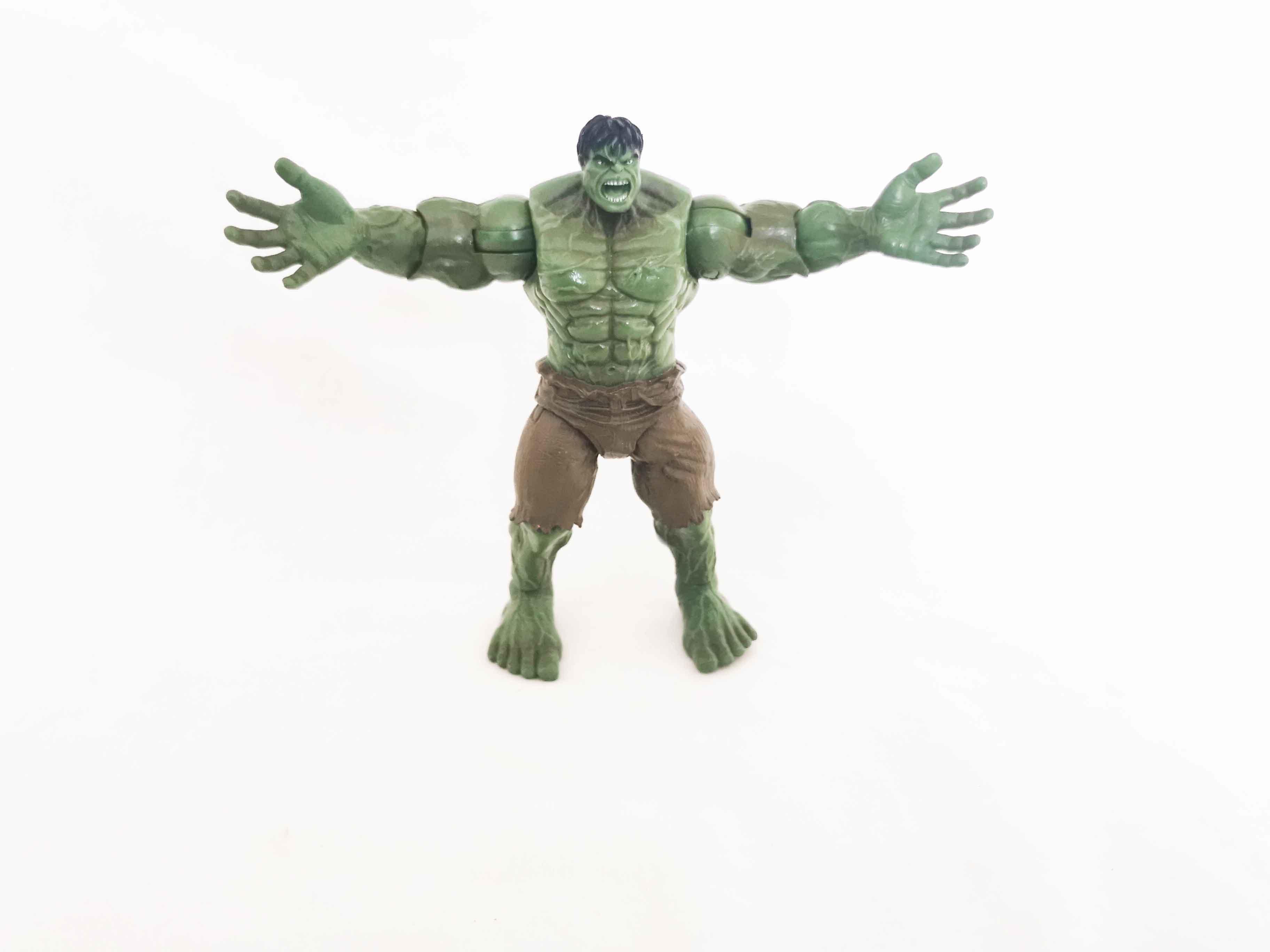 The Incredible Hulk Thunder Clap Marvel Universe Action Figure Movie version 3.75 Hasbro
