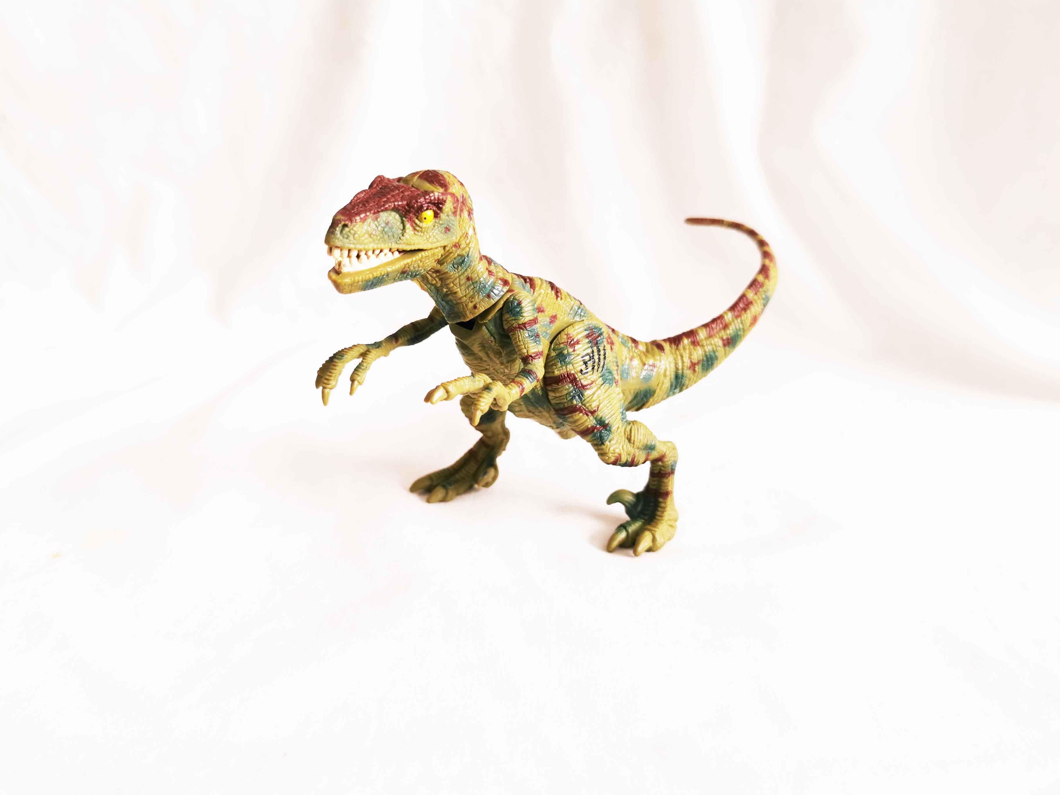Jurassic Park 3 Raptor Velociraptor Action Figure Green battle damage version