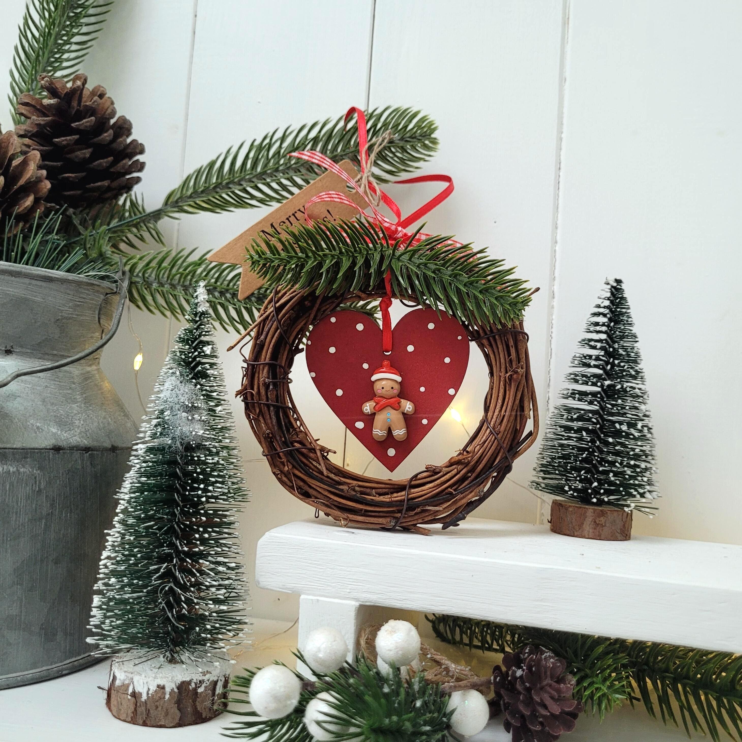 GINGERBREAD MAN CHRISTMAS WREATH