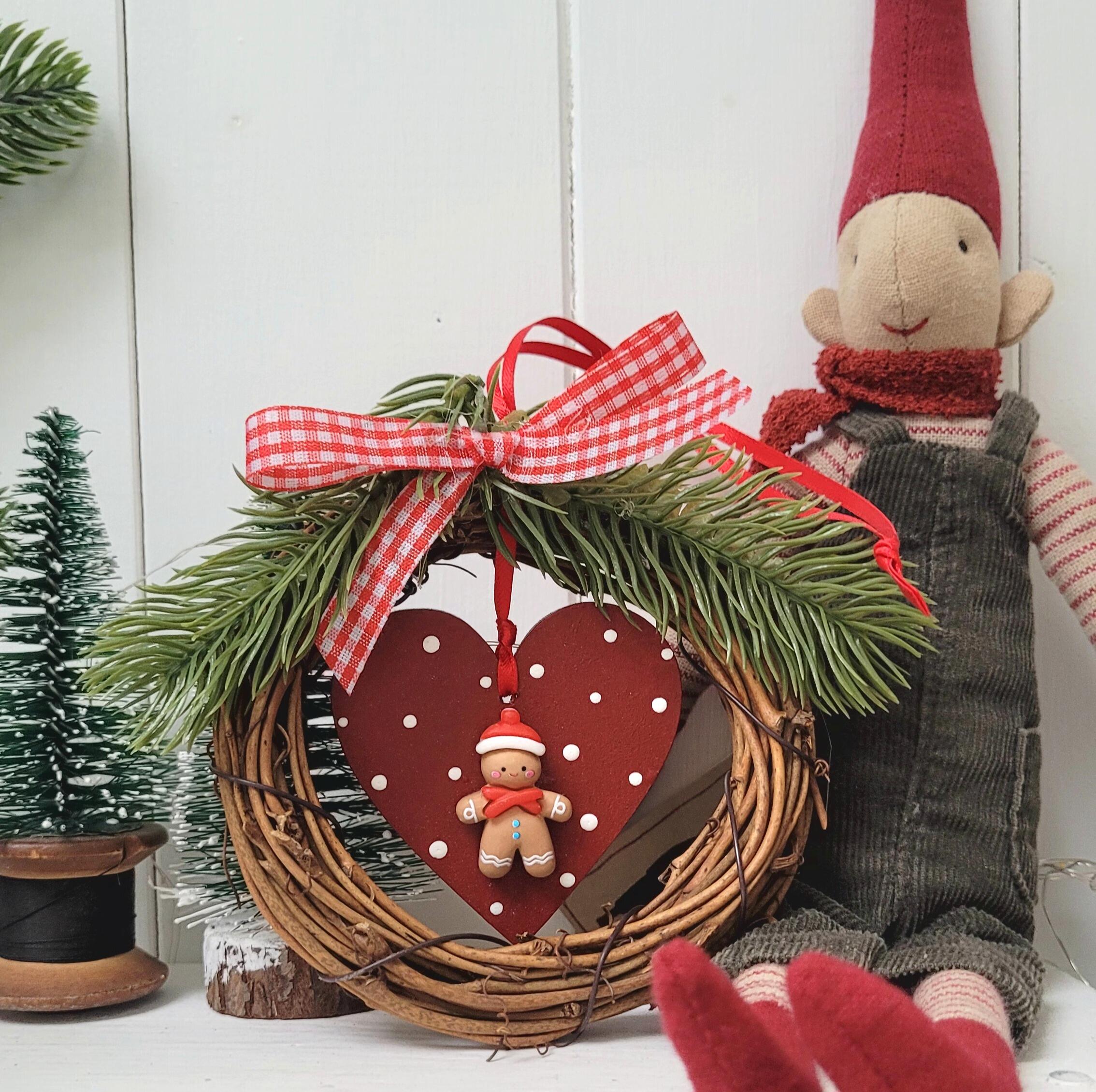 GINGERBREAD MAN CHRISTMAS WREATH