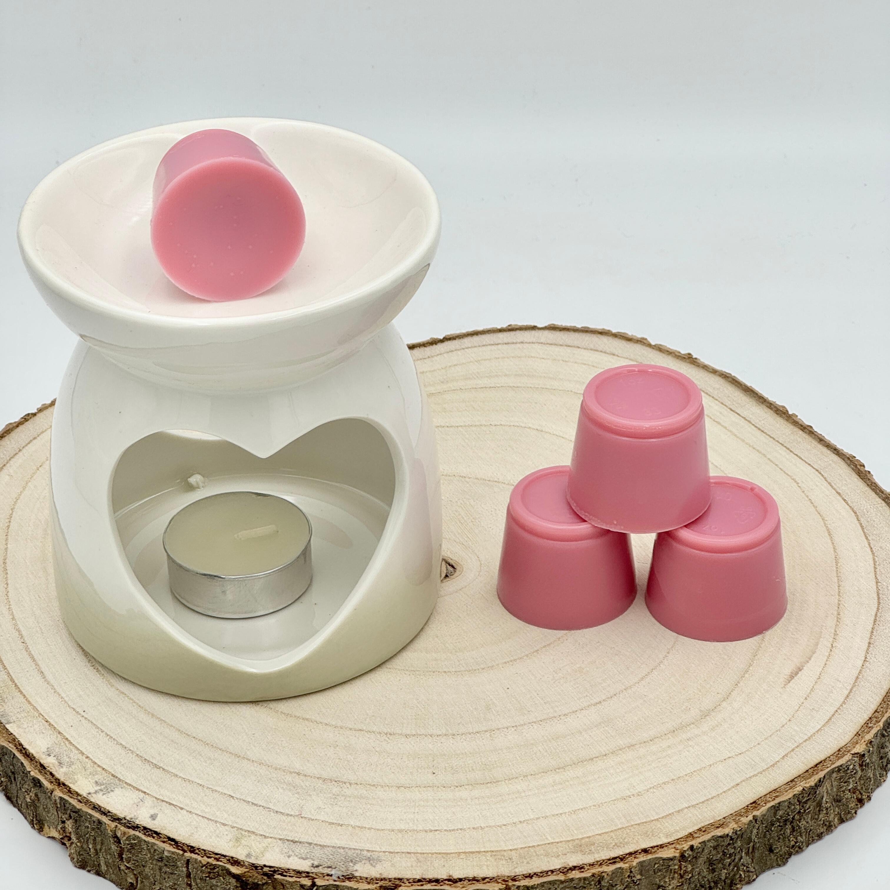 an image of velvet rose & oud wax melts