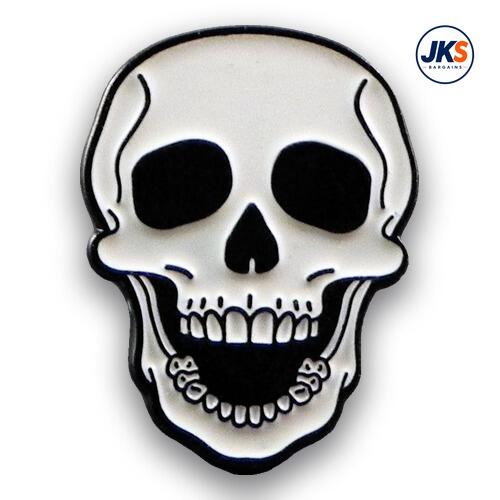 20 x Glow in the Dark Skull Pin Badges