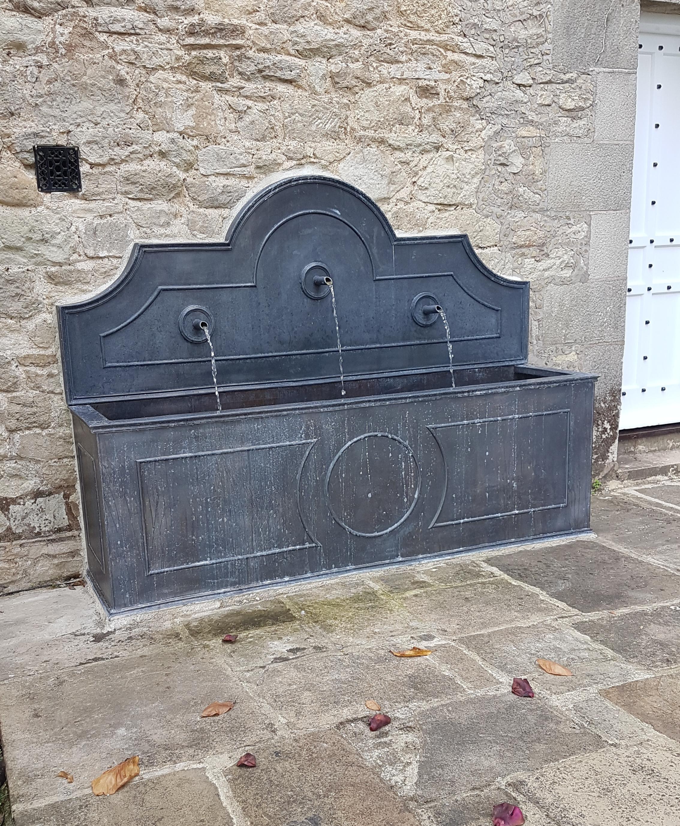 Lead wall fountain Gironde style with 3 spouts