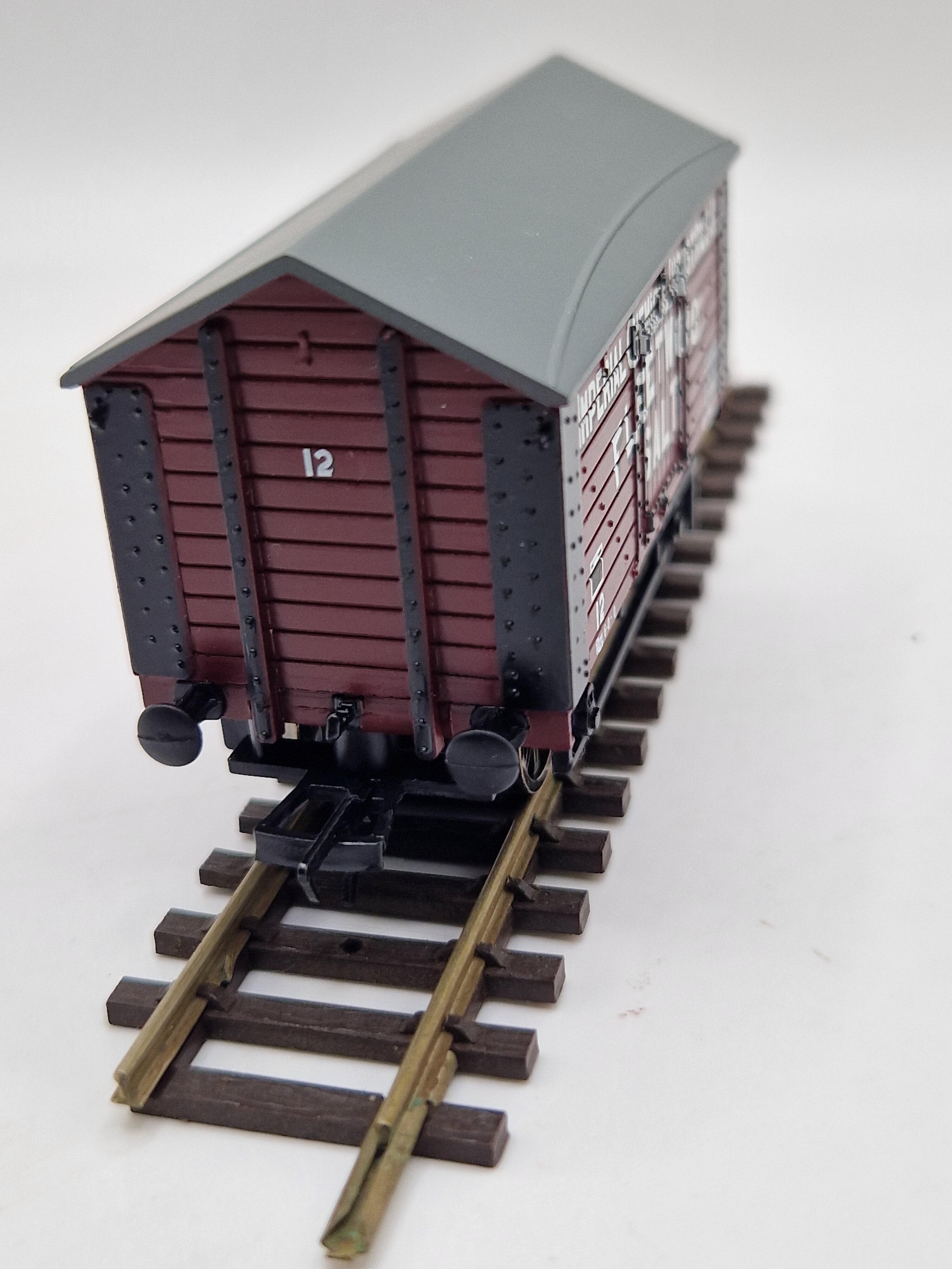 Bachmann 33-179A ICI Fleetwood Salt Van, OO Gauge