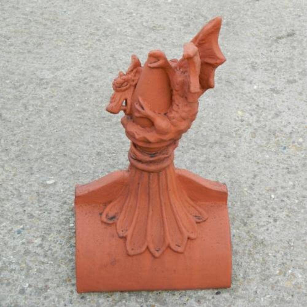 Sabre dragon crest roof finial