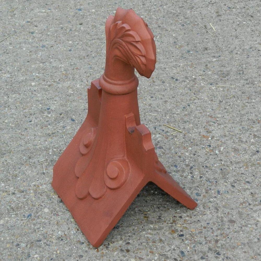 Castle scrolled curved leaf finial