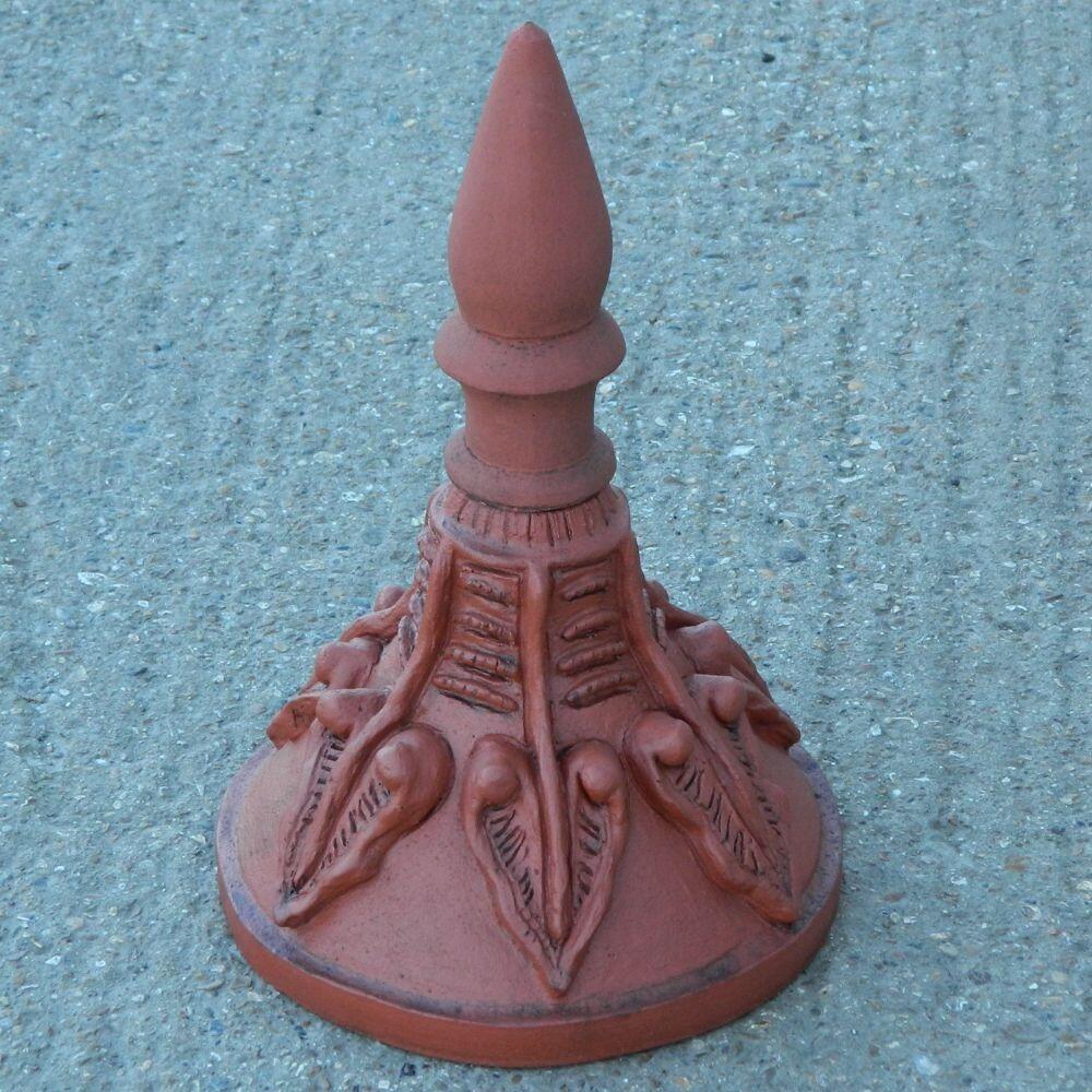 Round leaf spike roof finial