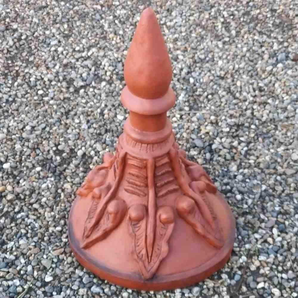 Round leaf spike roof finial